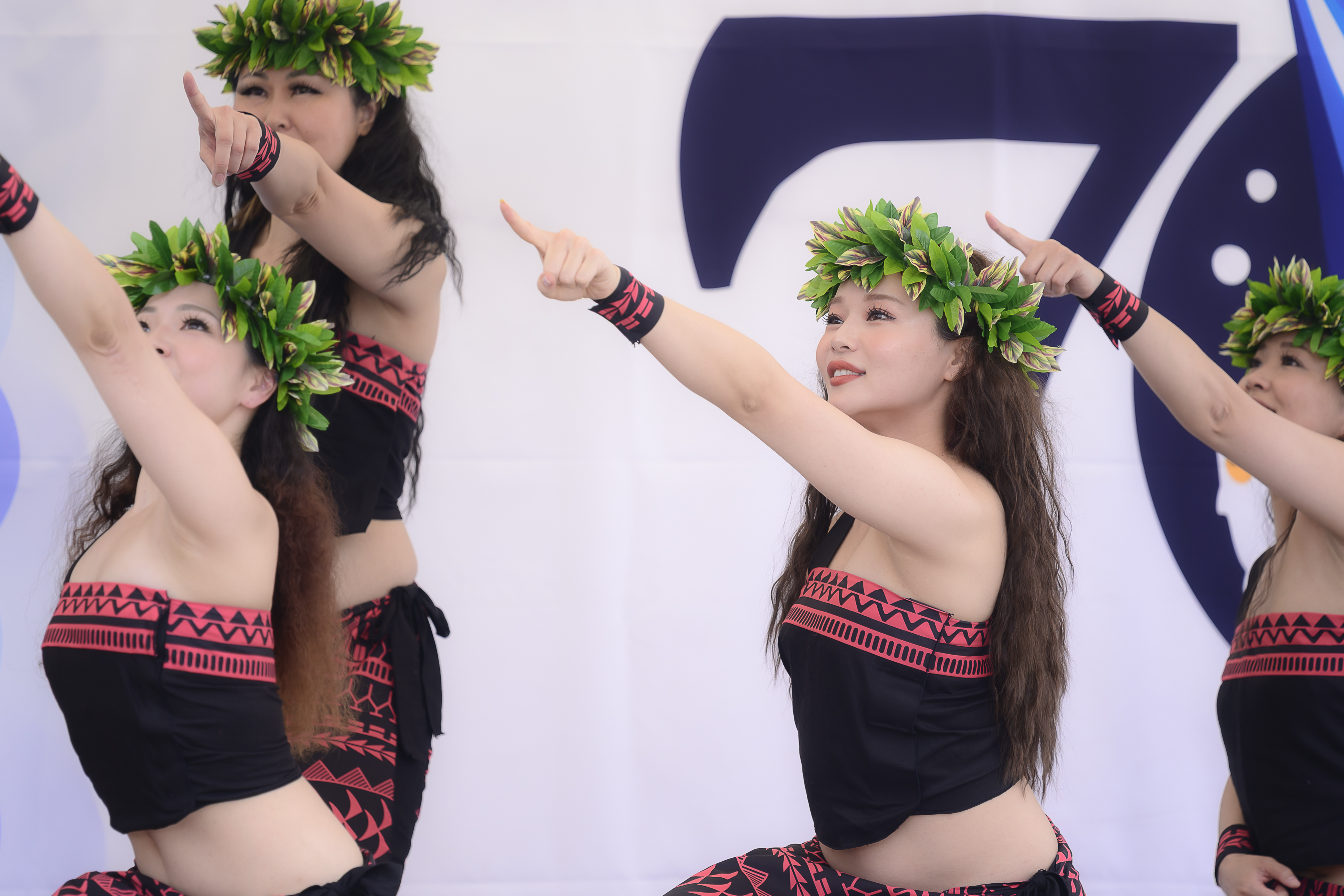 フラダンスタヒチアンダンス 4K]美女たちのタヒチアンダンス①/@オアシス21/fula