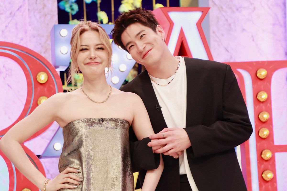 yeenasfc's tweet photo. มนต์มีนา อารีรัตน์ และ เมฆินทร์ เหมรัตน์ศิริ สวยหล่อสุดติ่ง ออร่ากันสุดๆ เบื้องหลัง หลังอัดเทปรายการสามแซ่บจบค่าาา 

GINA AT 3ZAAP  

#GINAx3ZAAP 
#3แซ่บ #3ZAAP  
#สายรักสายเลือด #GameofSuccession 
#จีน่าซาลาส #yeenasalas https://t.co/wAZCIGDELy