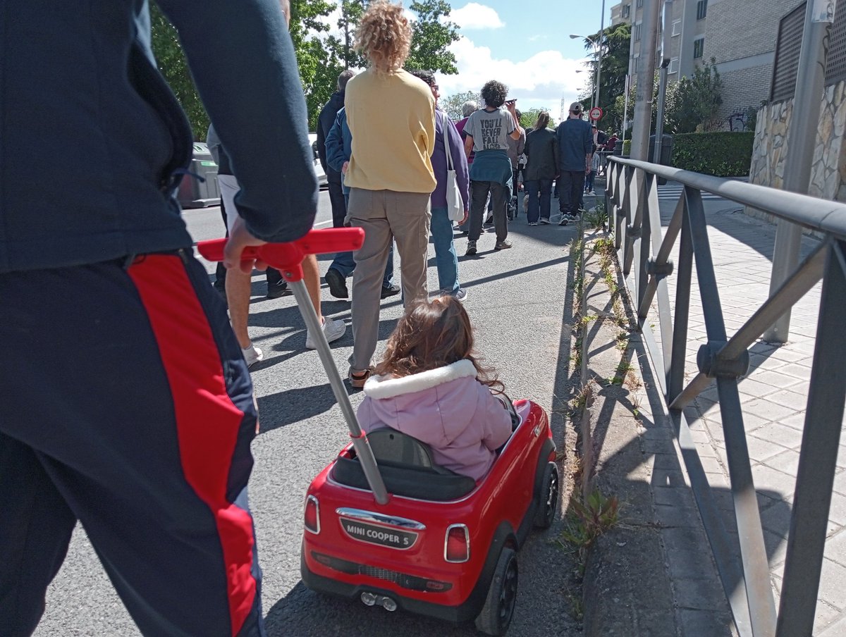 Campamento no se rinde. Por una carretera Boadilla del Monte convertida en calle verde 🌿 para el barrio <a href="/AVCcampamento/">Asociación Vecinal de Campamento</a> <a href="/AVA_Aluche/">Ava_Aluche</a> <a href="/SalvemosCasa/">Plataforma Salvemos la Casa de Campo</a>