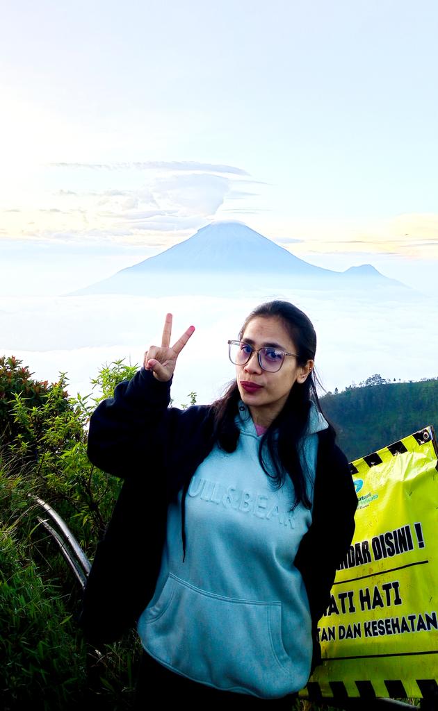 LiebeIne's tweet photo. Luv this place
Dieng
#me #selfie #dieng https://t.co/xHGRszbarI