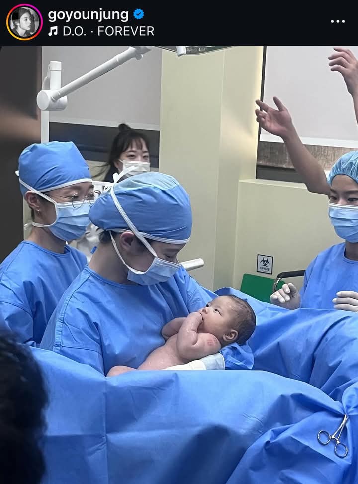 ขนาดเด็กทารกยังตะลึงในความสวยของโกยุนจอง😭

#GoYounJung #ResidentPlaybook