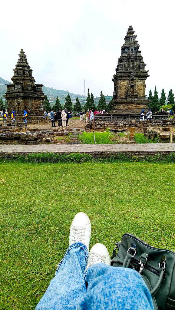 LiebeIne's tweet photo. Candi arjuna
Luv this place
#me #selfie https://t.co/uZ798JR14S