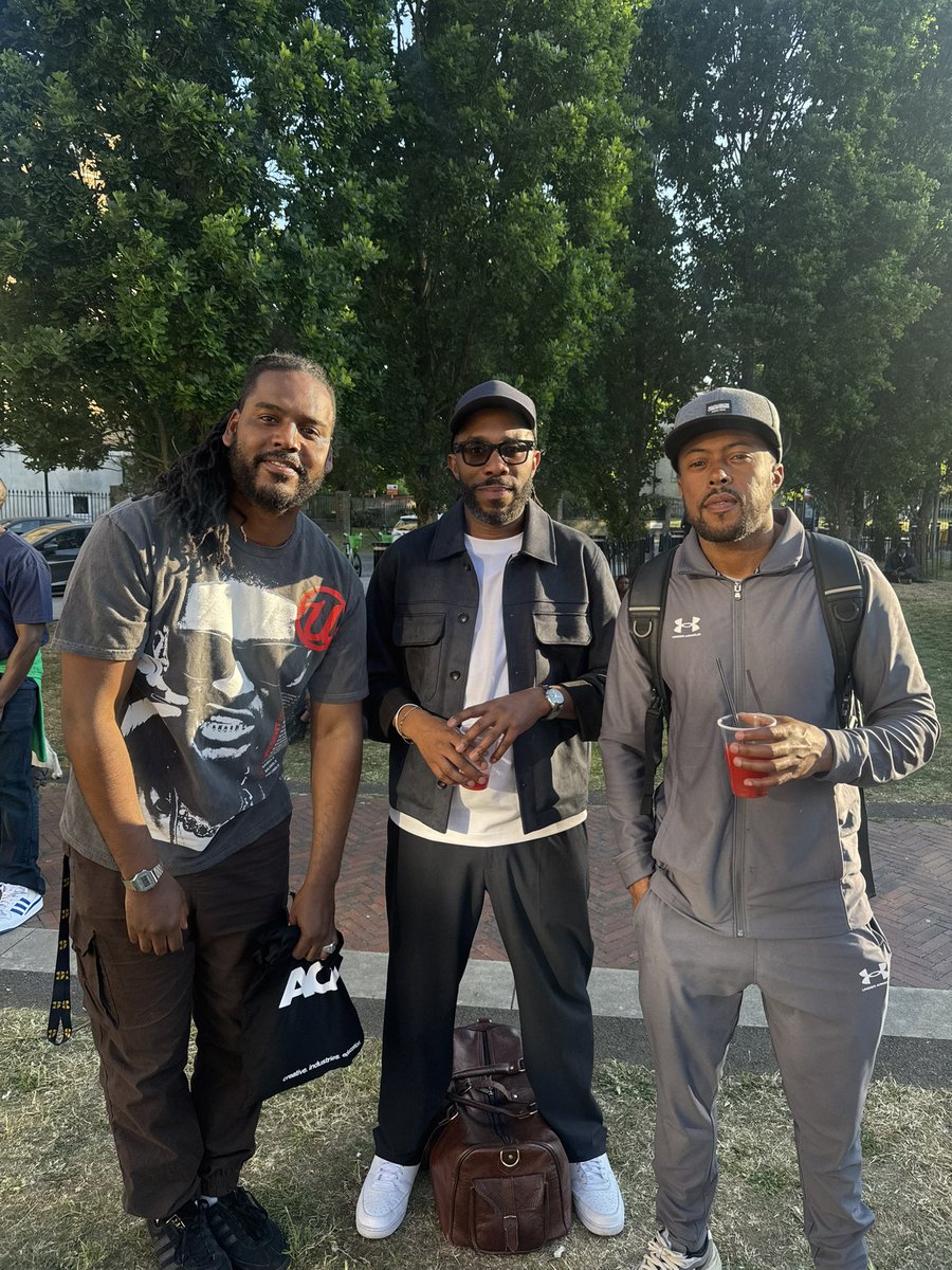 ReMIXTAPE 2 (Out Now) (@frshrz) on Twitter photo The bro’s came out to #CelebrateTY <a href="/bcaheritage/">BCA</a> <a href="/DrayStyles/">DR∆YSTYLES</a> <a href="/Artcha/">Artcha ⬇️</a> <a href="/SKANDOUZ/">SKANthaSpaceMAN</a> <a href="/ClubFRSHRZ/">F R ♣️ S H</a>
🙌🏾🙌🏾🙌🏾 @justvibez for putting on a fantastic tribute event 🧡🙏🏾🕊️
📸 @dianelaid The bro’s came out to #CelebrateTY <a href="/bcaheritage/">BCA</a> <a href="/DrayStyles/">DR∆YSTYLES</a> <a href="/Artcha/">Artcha ⬇️</a> <a href="/SKANDOUZ/">SKANthaSpaceMAN</a> <a href="/ClubFRSHRZ/">F R ♣️ S H</a>
🙌🏾🙌🏾🙌🏾 @justvibez for putting on a fantastic tribute event 🧡🙏🏾🕊️
📸 @dianelaid