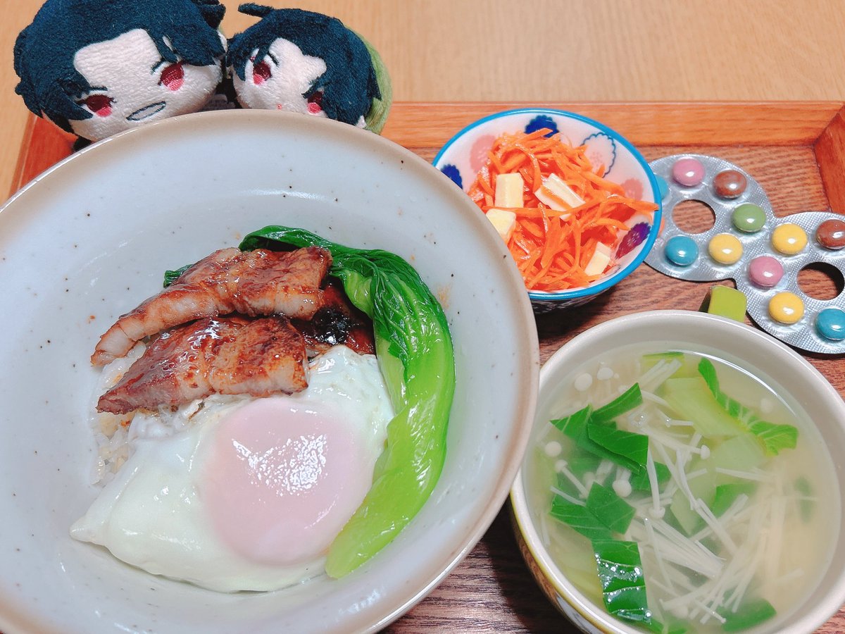 叉焼飯だよー！卵もつけちゃう！肉はもっと厚めの方が見栄えが良いですね…