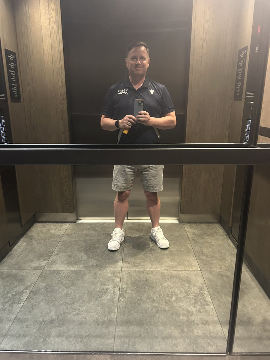 Don’t normally do selfies but <a href="/SaleSharksRugby/">Sale Sharks 🦈</a> rugby ready in #Johannesburg ! Lions V Scarlets here we come!