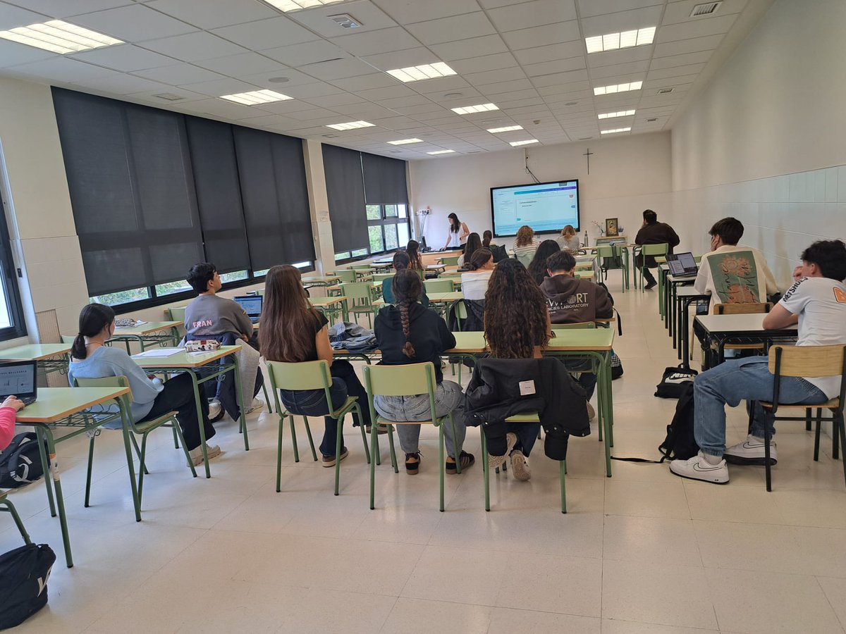 📑Los estudiantes de 1º de Bachillerato han presentado sus proyectos de investigación, cuyos tribunales han estado constituidos por los profesores expertos. Agradecemos a Marian y a Javier por haber liderado y organizado esta jornada. #bachillerato #educacion #proyecto