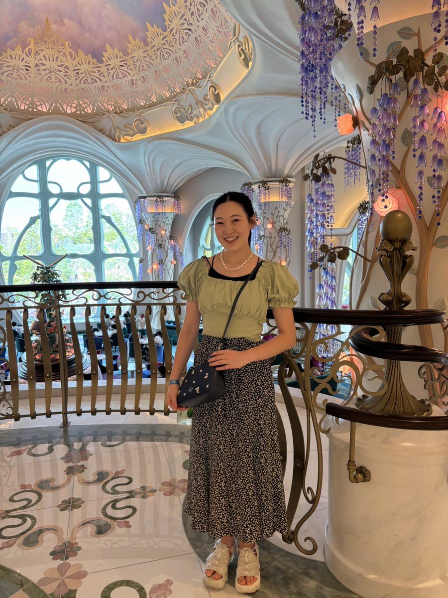 部員紹介11人目

【名前】　徳永ひかる
【学部学年】　政治経済学部経済学科4年
【誕生日】　11月22日
【所持級】　2級
【趣味や特技】　街歩き
【得意なエレメンツ】　シットスピン
【一言】　スケートができる環境に感謝して最後の一年上級の取得を目指して精一杯取り組みます。