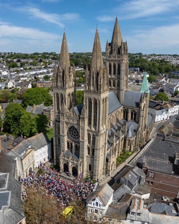 Great chat with ⁦<a href="/StewartYetton/">Stewart Yetton</a>⁩ today from ⁦<a href="/TCFC_Official/">Truro (C)ity FC</a>⁩ ! Reminisced about the clubs victory in the ⁦<a href="/thefavase/">TheFavase</a>⁩ a few years ago back when I was fortunate enough to be asked to compère the home-coming victory parade in #truro ! Must go to more matches !