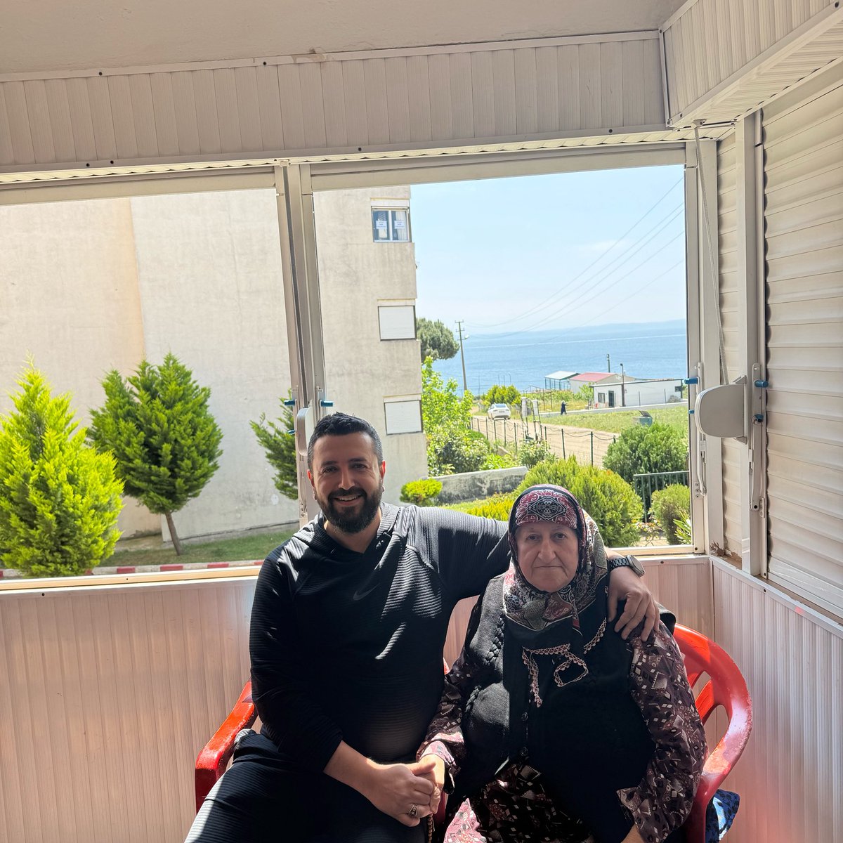 "Cennet Annelerin Ayakları altındadır" diyen peygamber efendimiz Hz Muhammed sav efendimiz sözünün ilke edinmiş başta ŞEHİT Anneleri olmak üzere tüm Annelerimizin Anneler gününü kutluyorum. Ahirete intikal etmiş Annelerimize yüce Allah'tan rahmet diliyorum...#AnnelerGünü