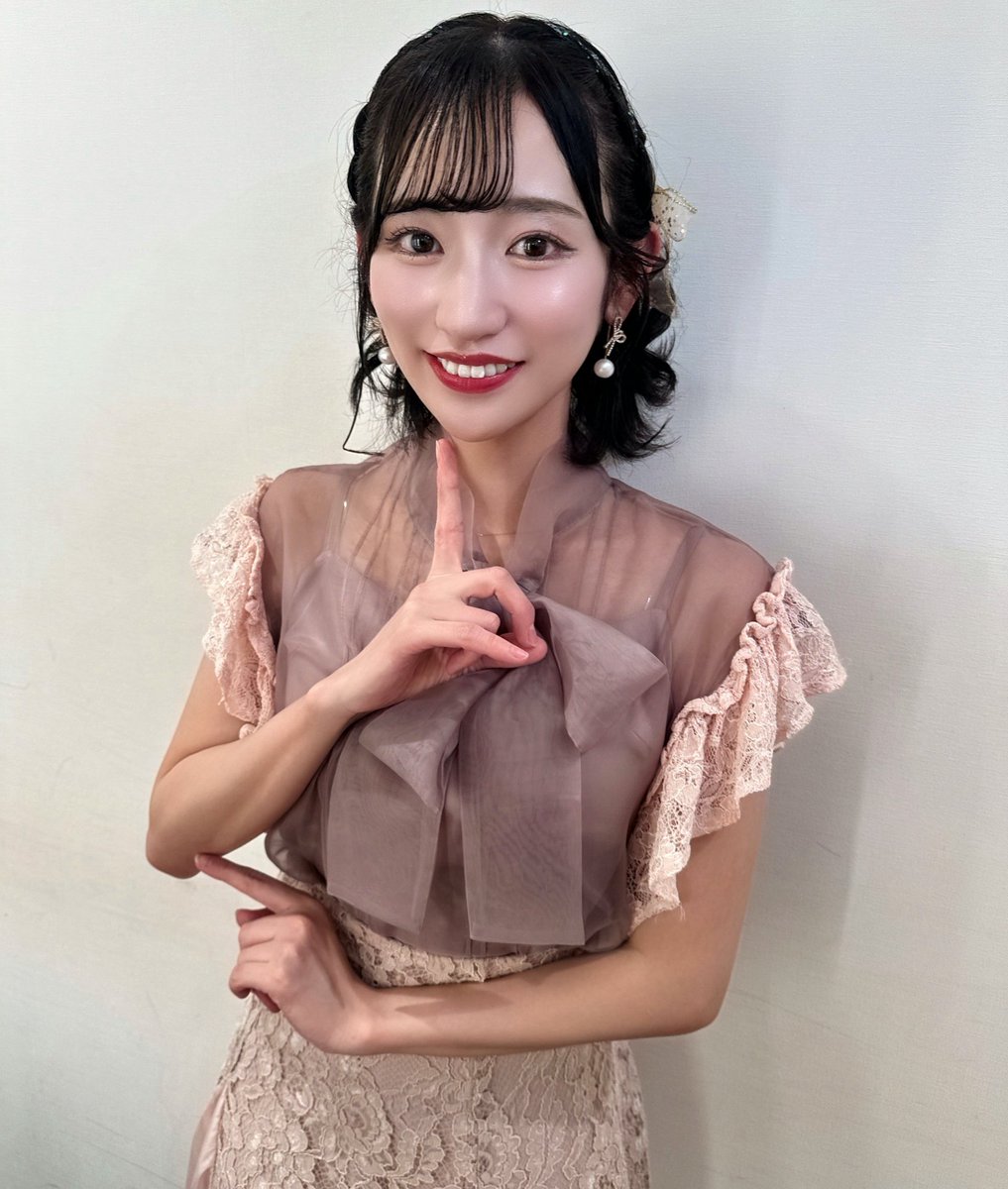 cq_yume_u's tweet photo. 本日でMerciMerci 現体制活動終了、
そして私内田ゆめはアイドル人生卒業します🎤

ありがとう。出会ってくれて、見つけてくれて、好きになってくれて。

新しい私に出会って、一歩ずつだけど、しっかり進んでいきます！

またどこかで会おうね。
約束。

Merci Merci 1期生
内田ゆめでしたーっ🎀👑 https://t.co/dUXeBGojJ2