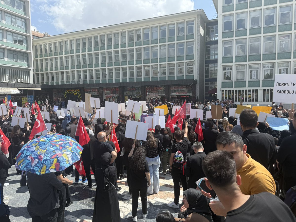 Bugün Ankara Ulus’ta hakları için ses yükselten tüm öğretmenlerimi kutlarım.

#EkAtama2024YineUlusta