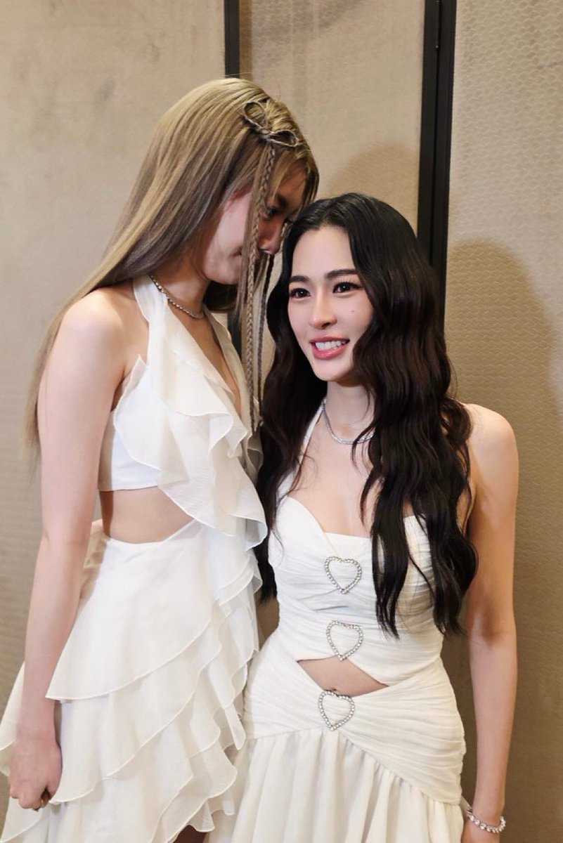 💥💥 BOOM TAG💥💥

“คุณไม่มีสิทธิ์ แต่พี่ว่าพี่มีสิทธิ์นะคะ”

BORN IN LOVE WITH LINGORM #LingOrm3rdFanmeetInHK