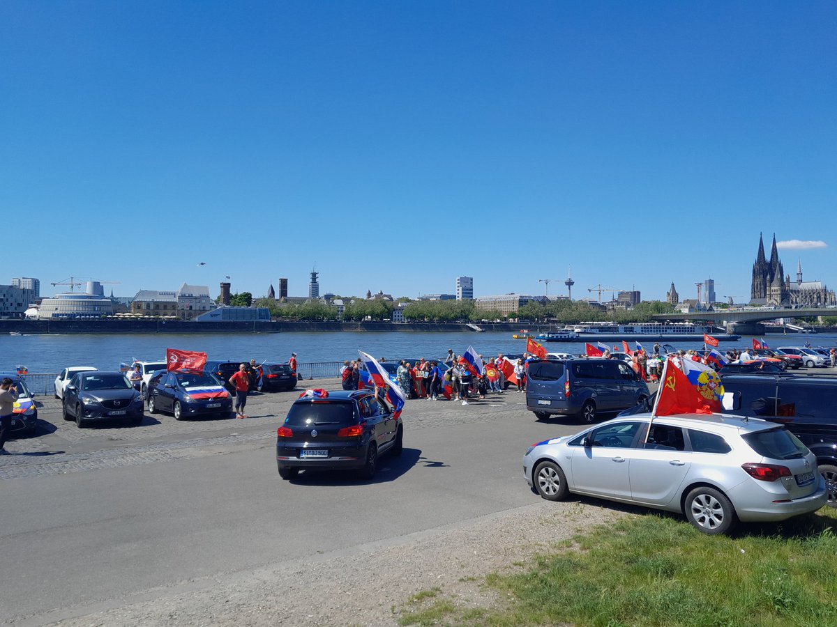 reclaimrosalux1's tweet photo. Der Korso ist nun in #Köln bei der Deutzer Werft angekommen - und wir auch👻 #k1105 https://t.co/ZRJQL2ykYM