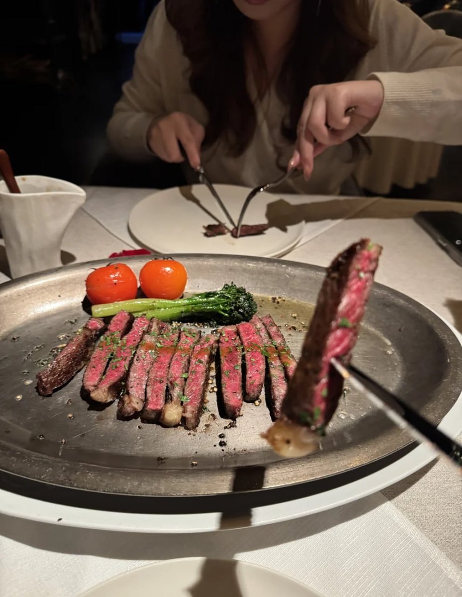 vxjudd's tweet photo. 贅沢なディナータイム🦞✨  
甘〜いロブスターとジューシーなステーキ🥩🍅  
最高のひとときをいただきました💖  
お腹も心も満たされる幸せ〜😊🍴 https://t.co/vnX5Cn1C3b