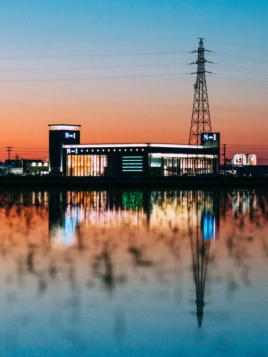 田んぼ道走ってたら地元のパチンコ屋が綺麗すぎて思わず撮っちゃった📷️

#新潟