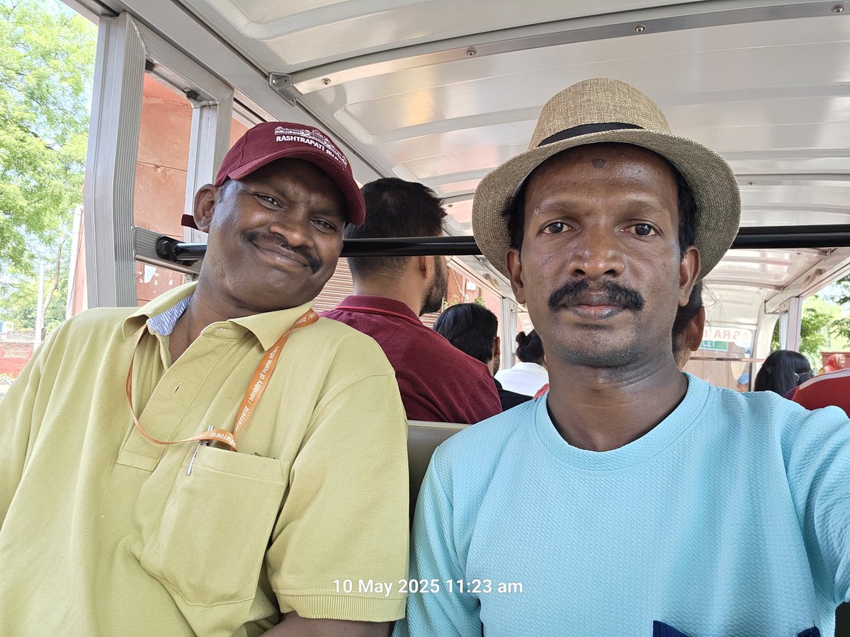 goaldreamer20's tweet image. I stand in front of a great symbol of love, #Taj_mahal, Thanks to @crmagesh for good support..