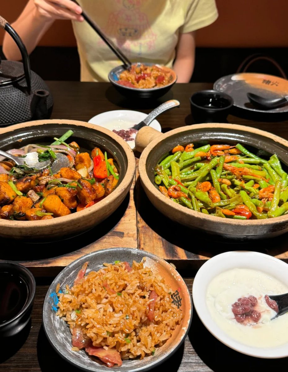 dsgnbb's tweet image. お腹がペコペコ😋こんな素晴らしい香りと色鮮やかな料理！✨心も体も満たされる時間🌟