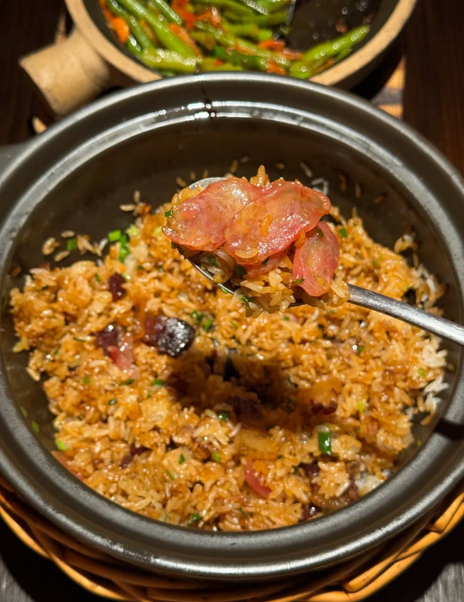 dsgnbb's tweet image. お腹がペコペコ😋こんな素晴らしい香りと色鮮やかな料理！✨心も体も満たされる時間🌟