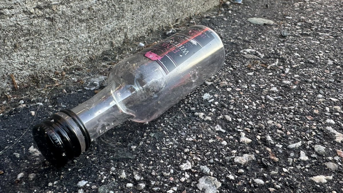JedThorp's tweet image. Did you know:
Keep America Beautiful noted a 1,410% increase in “nips” from their 2009 to 2020 National Litter Studies. In 2023, volunteers in RI collected over 85,000 nips from the environment in just 90 days. Time to pass a #RIBottleBill. @SaveTheBayRI