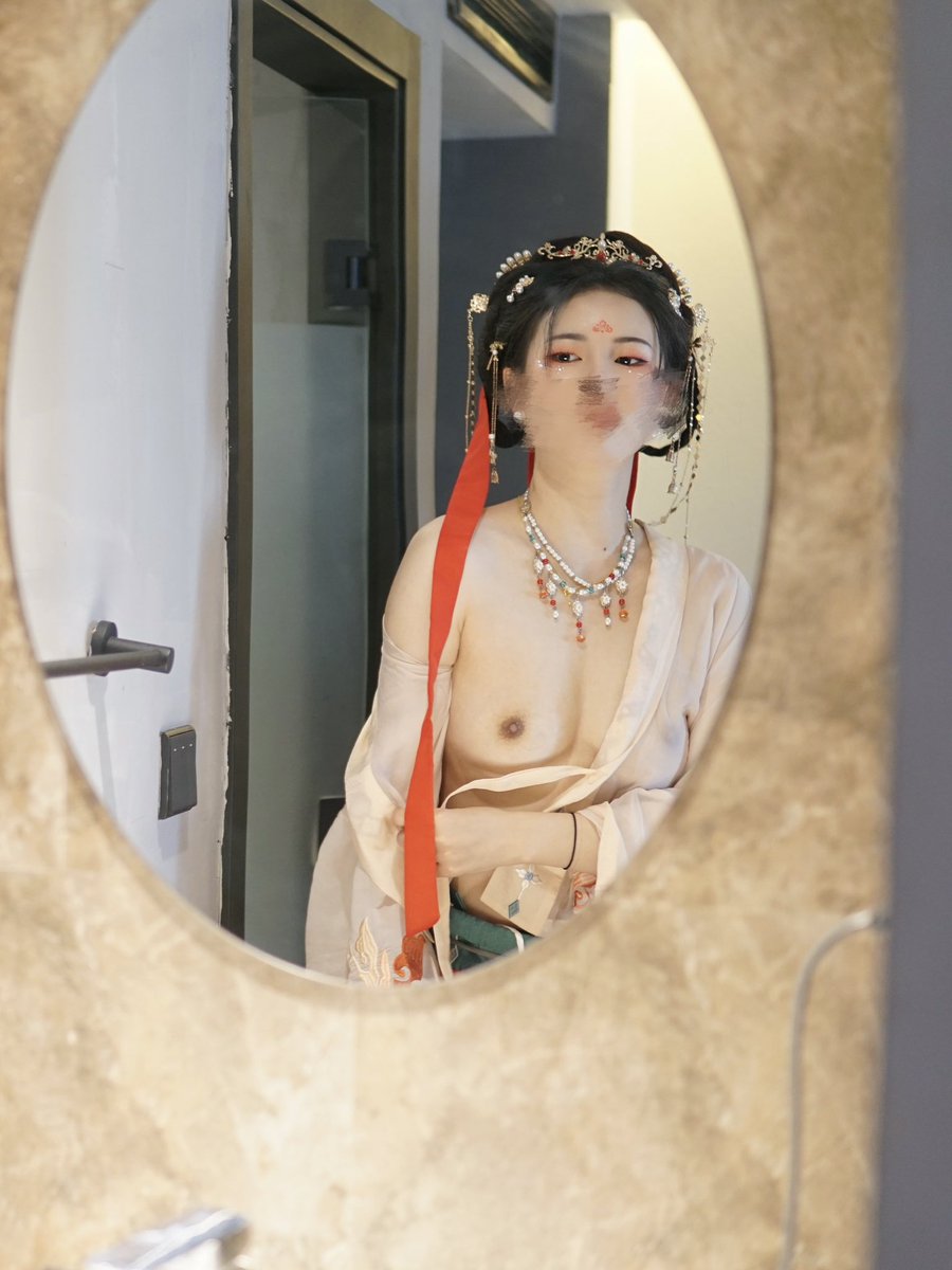 老婆又穿上美丽的汉服，准备来取悦她的小奶狗！！评论区打1 给你发汉服被后入的精彩视频！！ https://t.co/DLuJ9WiBc8