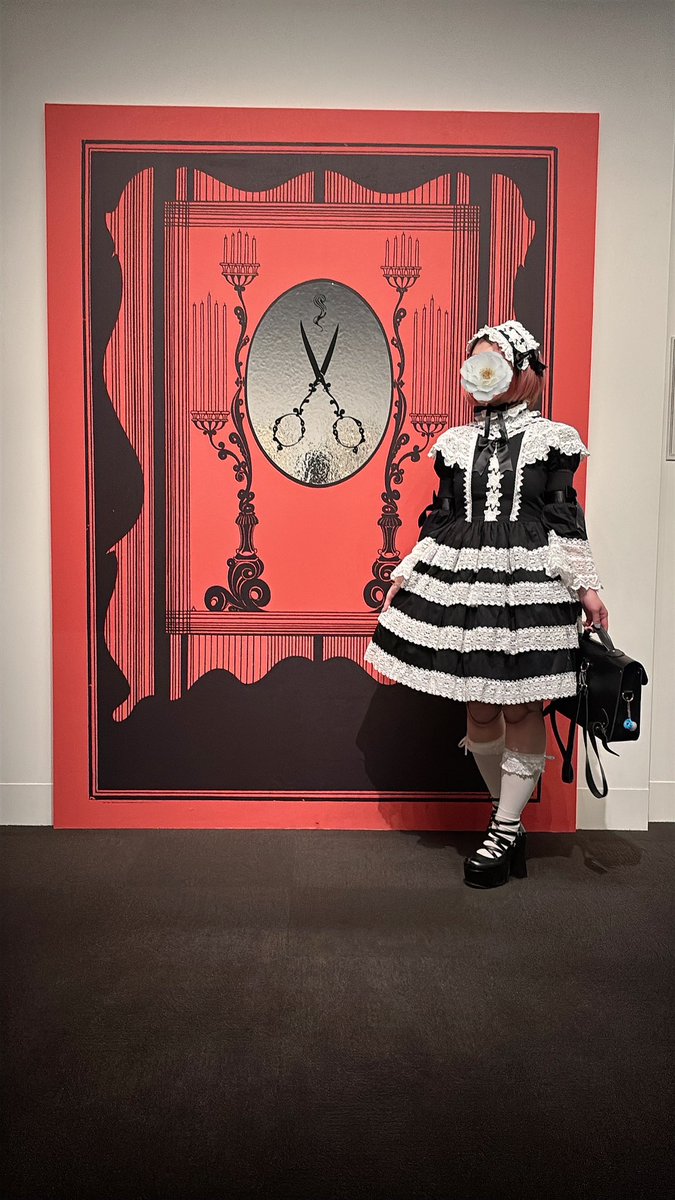 🖤5/10 coordinate🤍
︎✧OP,head dress,socks: BABY, THE STARS SHINE BRIGHT
︎✧tights: タブロヲ

Loveファッション展、ビアズリー展に合わせてとっておきの黒白エリザベスを着ました🌹✨