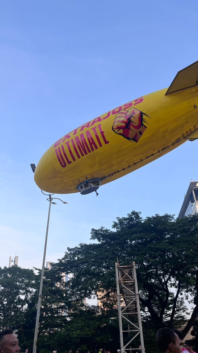 hellopitaa's tweet photo. Capeeeekkk tp ga kerasa capek. Biasanya CFD sambil jajan ini CFD sambil ngonser sama Extra Joss..
#UltimateTakeover https://t.co/YFKBKyPrxc