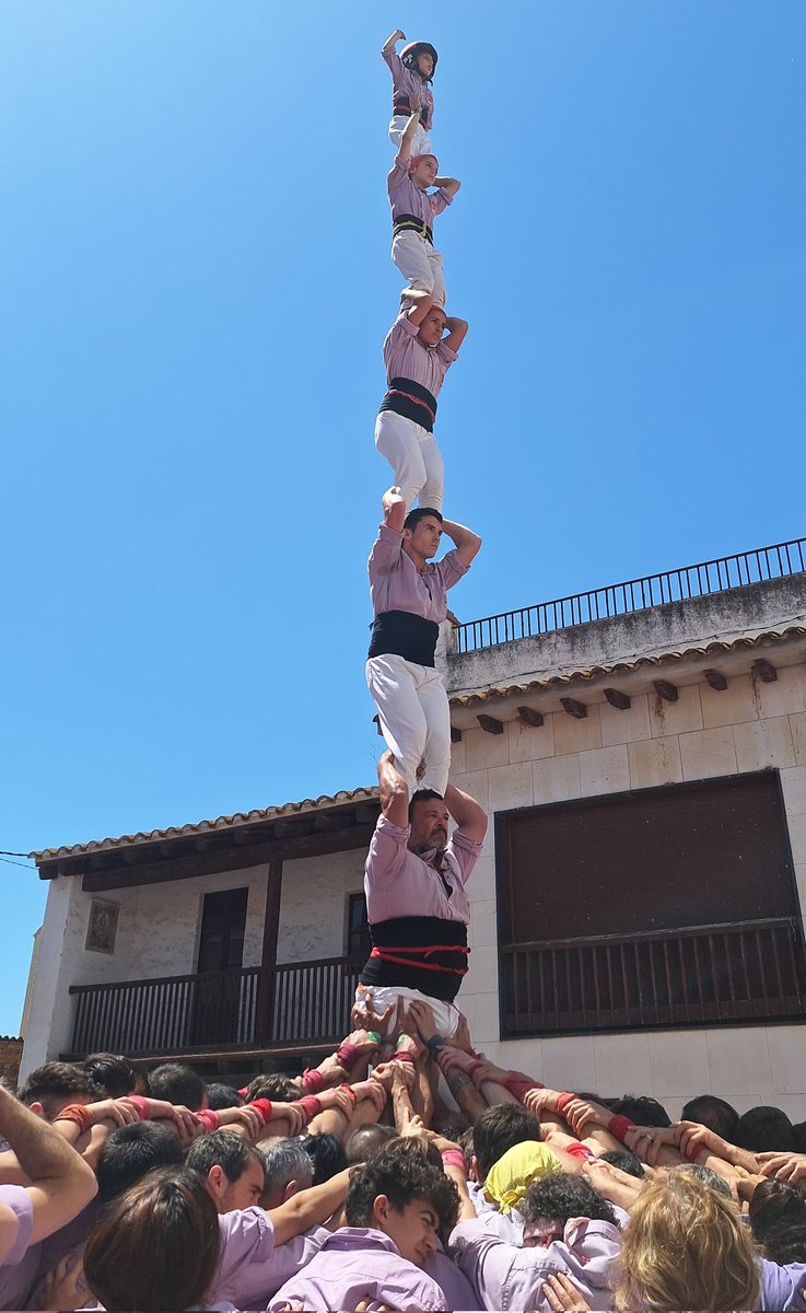 A ronda de pilars descarreguem el primer pilar de 6 de la temporada!

#TornaLaJove #castells