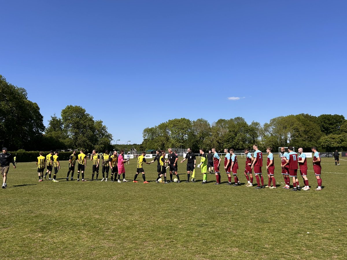 McDscrote's tweet photo. Photos of yesterday’s @SpartanSMFL Div 2 match at King George V Playing Fields. @sarrattfc 1-4 @NewBradwellSPFC #sarrattfc #newbradwellfc #thepetes #groundhopping #groundhopper #SSML #nonleague #lovenonleague #grassroots #thebeautifulgame https://t.co/0EJF2mZVjx