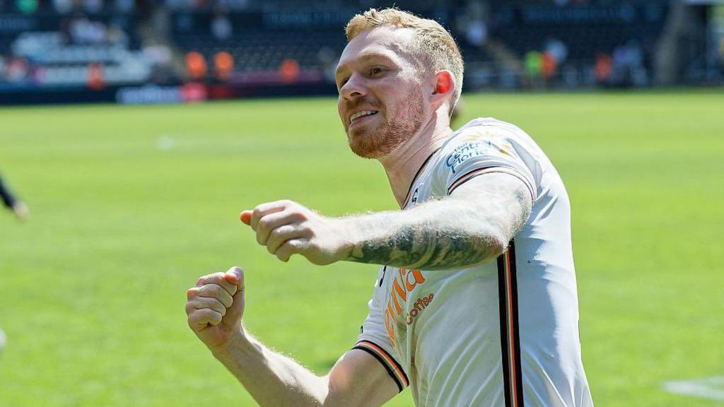 Trystan (@trystanbending) on Twitter photo Lewis O'Brien is wanted by Valencia and his former manager Carlos Corberan, according to <a href="/reluctantnicko/">Alan Nixon</a>.
No shock to see other clubs put an interest in, he’s a wonderful footballer. Very likely we lose out on him, but it’s not the end of the world, Melker Widell looks magic. Lewis O'Brien is wanted by Valencia and his former manager Carlos Corberan, according to <a href="/reluctantnicko/">Alan Nixon</a>.
No shock to see other clubs put an interest in, he’s a wonderful footballer. Very likely we lose out on him, but it’s not the end of the world, Melker Widell looks magic.
