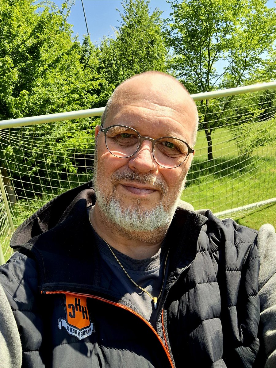 trainermanfred's tweet image. Het laatste wedstrijdverslag is geschreven en ingeleverd. Ik heb mijn voetbalschoenen aan de wilgen gehangen. Een mooie periode is hiermee afgesloten.