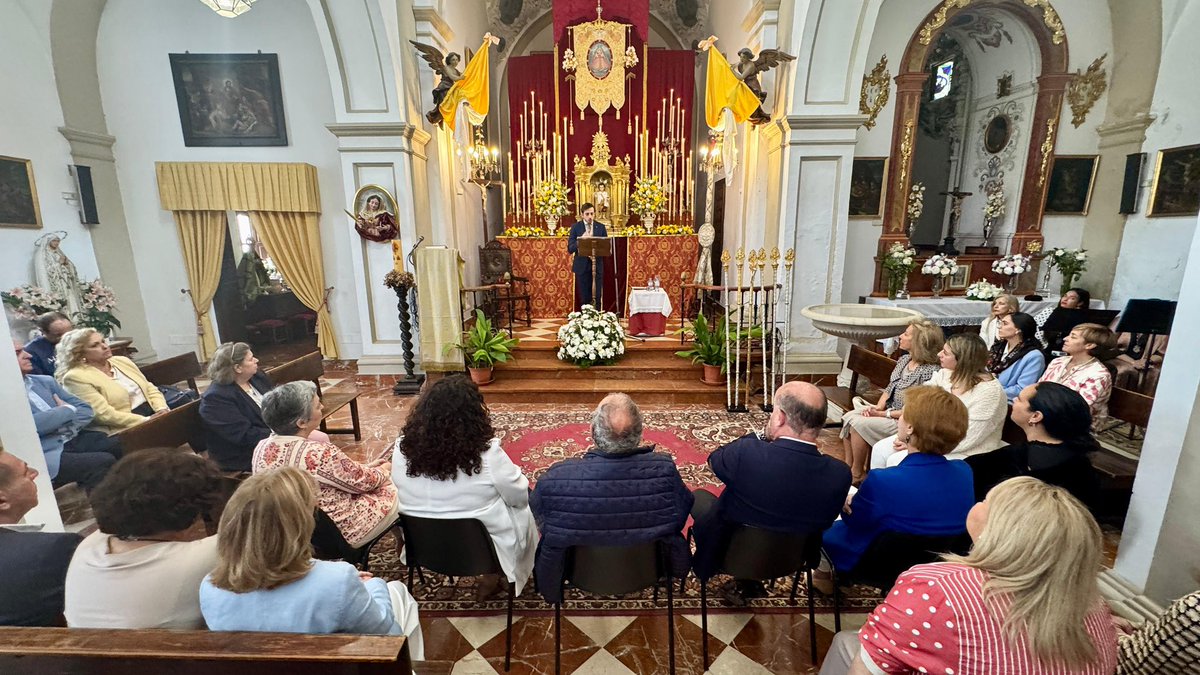 ⛪️ XXVII Pregón Rociero de la <a href="/HdadRocioATQ/">Hdad. Rocío ATQ</a>, a cargo de Carlos Montes Corredera

Acto que pone culmina el solemne triduo en honor a Nuestra Señora del Rocío

Asiste el alcalde <a href="/manolo_baron/">Manolo Barón 🇪🇸</a> acompañado por las concejales <a href="/Bishuly/">Elena Melero Muñoz</a> y María Enrile

#Antequera es #MásCiudad