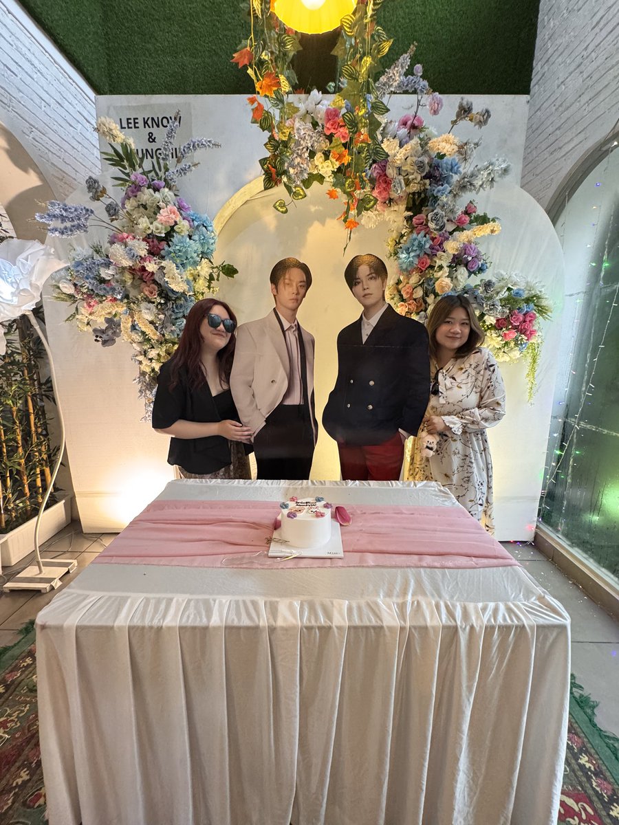 glossgrr's tweet photo. ANJAAAAY THANK YOU SO MUCH GENGSSS
#MINcintaimusampaiMINinggal #Springtimewith2Min https://t.co/hP8aBlQ0Pg