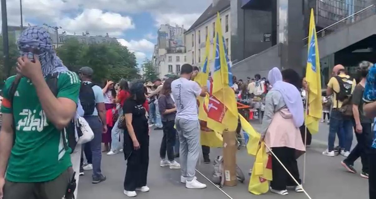 UDMF_officiel's tweet photo. En pleine préparation pour la marche contre l'islamophobie à Paris.

#Aboubakar #lislamophobietue https://t.co/s0FaL0gVDb