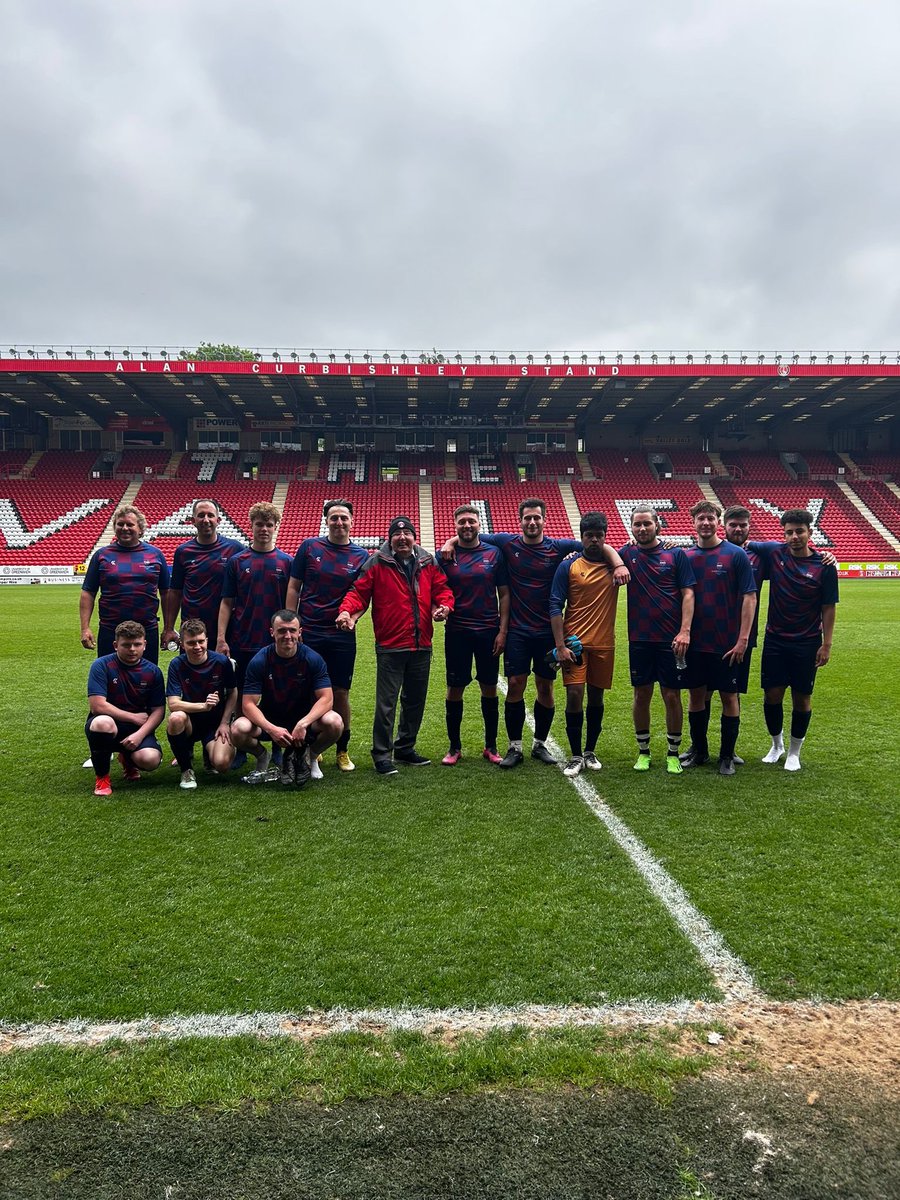 SamuelGaster's tweet photo. Grandad would of loved days like today, hope the boys can make him proud up there today ❤️🔴⚪️ #cafc https://t.co/pGjk3Erty5