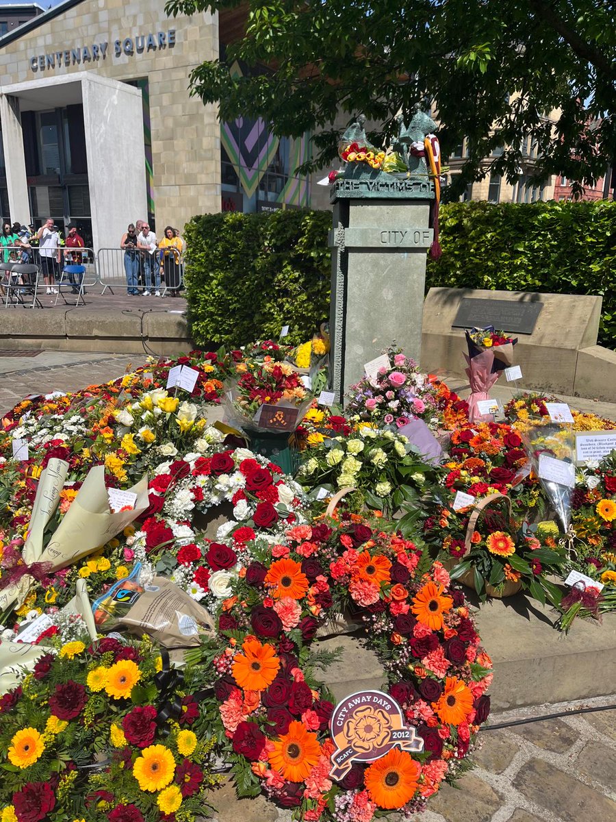 The memorial service to mark the 40th anniversary of the Bradford City fire took place today.  Lord Mayor Cllr Beverley Mullaney attended to remember the 56 people who died.  Thank you to all who paid their respects.  Our thoughts are with those affected, then, now and always.