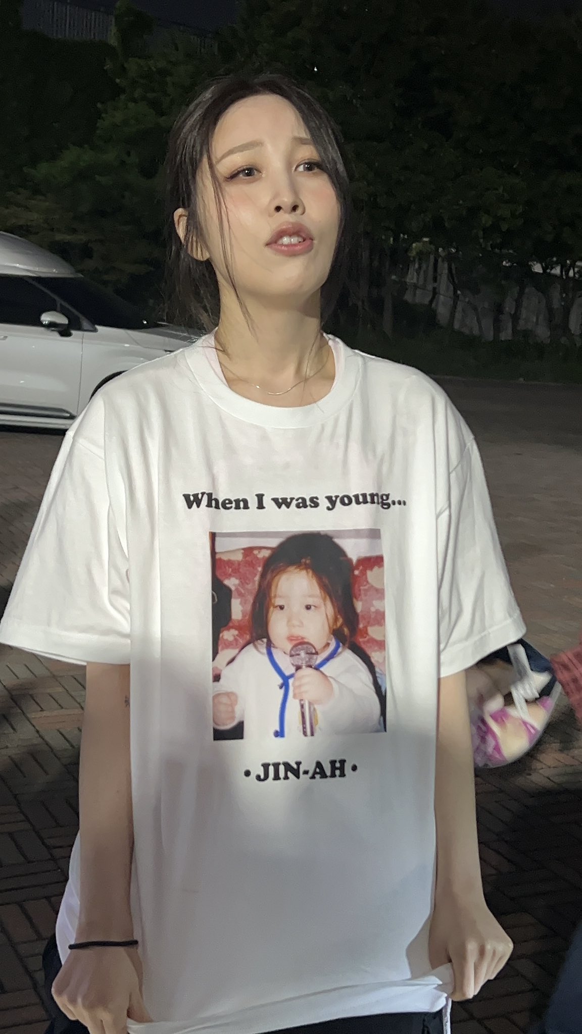  권진아가 콘서트 퇴근 길에서 입은 티의 정체.jpg