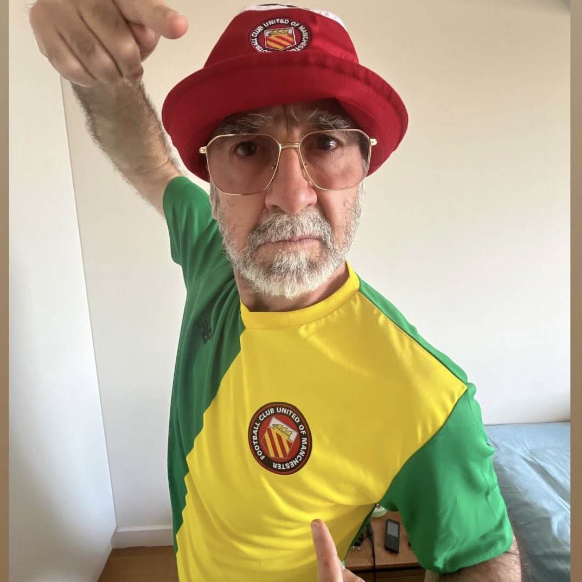 Not all our supporters and co-owners can be at the <a href="/FenixTrophy/">FENIX Trophy</a> Final today, but we know they’re cheering us on around the world. 🇾🇪🌍

Including Eric Cantona. Merci, Eric! 🙌

Be like Eric, become a co-owner of FC United for just £25. 🤝

➡️ fc-utd.co.uk/membership

#GlazersOut