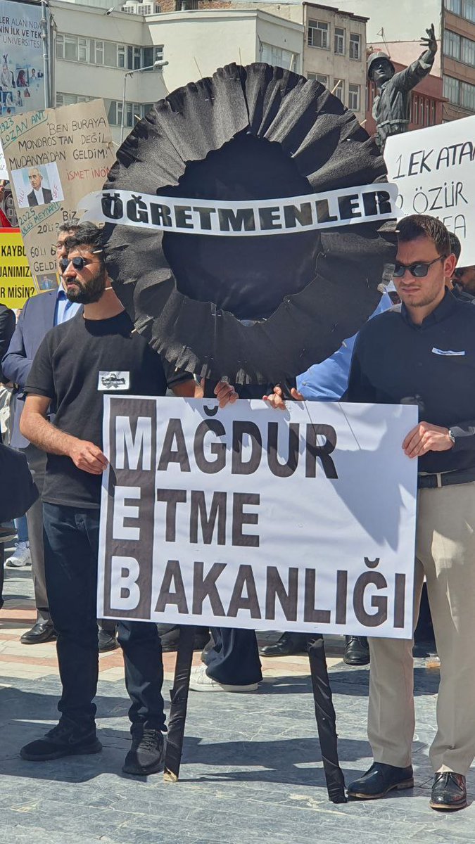 etin1224472's tweet photo. MEB =Mağdur Etme Bakanlığı. 

@Yusuf__Tekin
@Akparti

#EkAtama2024YineUlusta https://t.co/DNj5wU0k2F