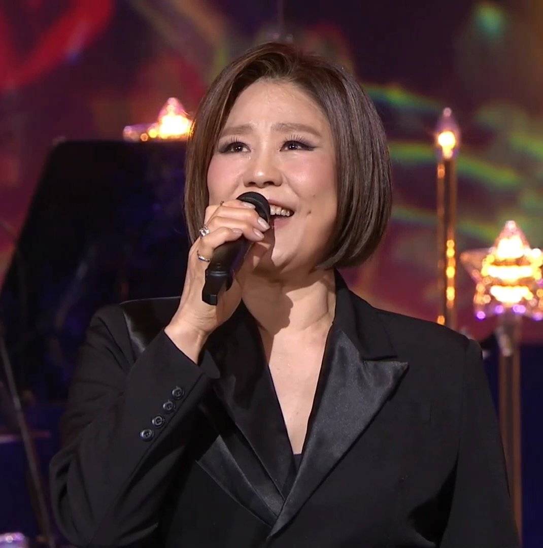 위에 쳐다볼 때가 좋아
눈이 반짝반짝거려서