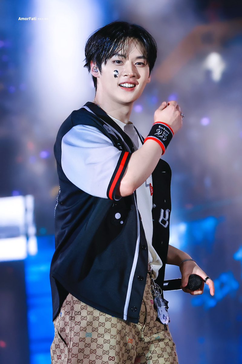 His cutie smile + small face + bunny teeth + short hair + shining eyes …✨
for real i love all of things about minho🤍

#dominATE_SHIZUOKA 250511 D-2 
#dominATE_JAPAN #Leeknow #리노