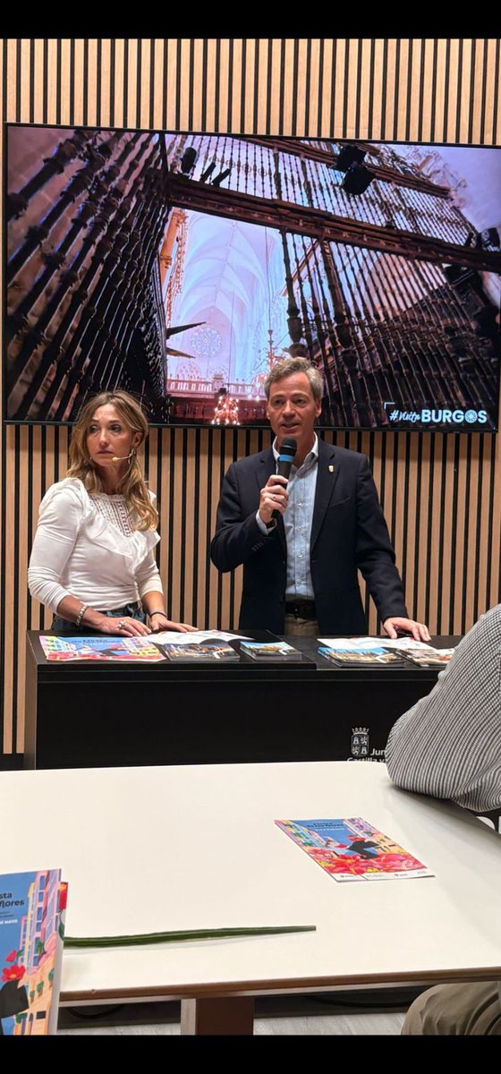 💐 El concejal de comercio <a href="/wordstime/">Cesar BH</a> presenta en la ciudad de Bilbao junto a <a href="/flojabur/">Fiesta de las Flores</a> la fiesta de las flores que llenará de vida las calles de Burgos del 16 al 18 de mayo.