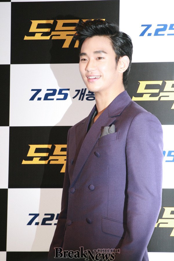 bravokimsooman's tweet photo. 어떤 순간에도 우리가 함께 할게💙
김수현 배우님 응원합니다💙

도둑들 잠파노 김수현
순정파 잠파노는 사랑이야
지금 다시보니 너무 귀엽잖아ㅋ
김수현! 사랑해!ㅋㅋ

THE THIEVES 
#SoohyunOnScreen
#김수현 #Kimsoohyun 
#キムスヒョン #金秀賢
#WeStandwithKimSooHyun https://t.co/8eLbw83Aed