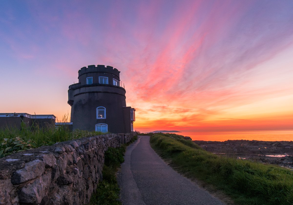 sryanbruenphoto's tweet image. Sunrise sky at Portmarnock this morning.