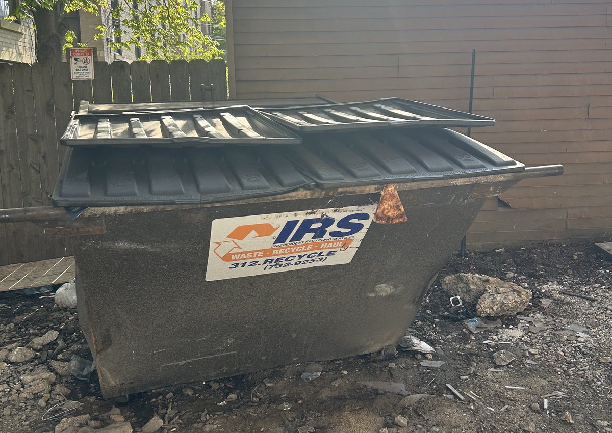 trashndgarbage's tweet image. Hang in there!