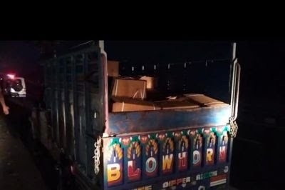 AskAnshul's tweet photo. A large quantity of explosives was found in an abandoned pickup truck in Jaipur, Rajasthan. https://t.co/pCuxwe3xHp