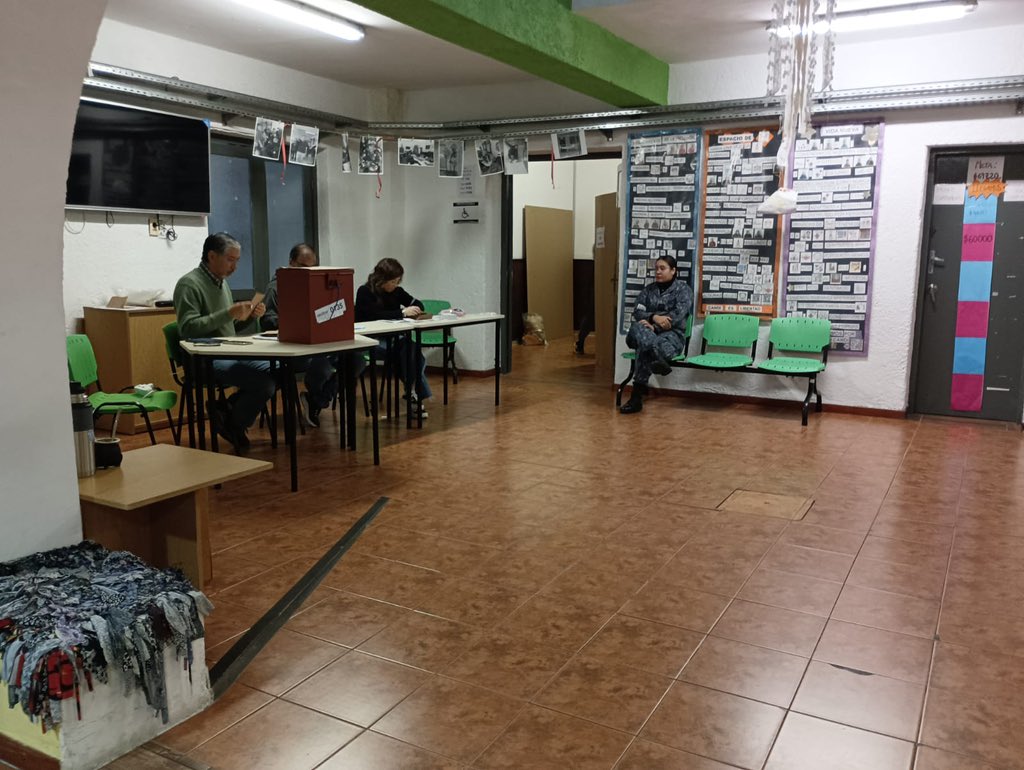 Están abiertos los circuitos accesibles de votación en espacio CANDI de Sanidad Policial. Nuestro agradecimiento y felicitaciones a todos los funcionarios que han hecho esto posible! <a href="/Minterioruy/">Ministerio del Interior</a> <a href="/Veroperezpap/">Dra. Verónica Pérez Papadópulos</a> <a href="/GValverdeGomez/">Gabriela Valverde Gómez</a>