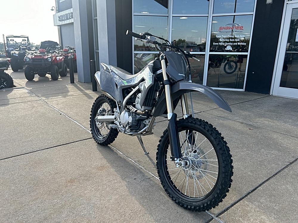 ShawneeHonda's tweet photo. 2025 Kawasaki KLX $3,099 https://t.co/H7fbhGUpvn https://t.co/N5X6RhITls