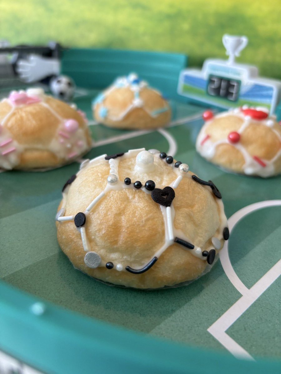 kawagoe_bread's tweet photo. 【さあ、おでかけ！パンとピクニックしよう♪】
＼5月17日(土)「川越パンマルシェ コラボ かわごえピクニック＠ウニクス南古谷」が初開催🍞／
＜川越パンマルシェ✕COEDO KAWAGOE F.Cコラボ記念＞サッカーボール型のパンをデコレーションして、世界で一つのサッカーボールパンを作っちゃおう！1つ500円 https://t.co/30magIB1zk