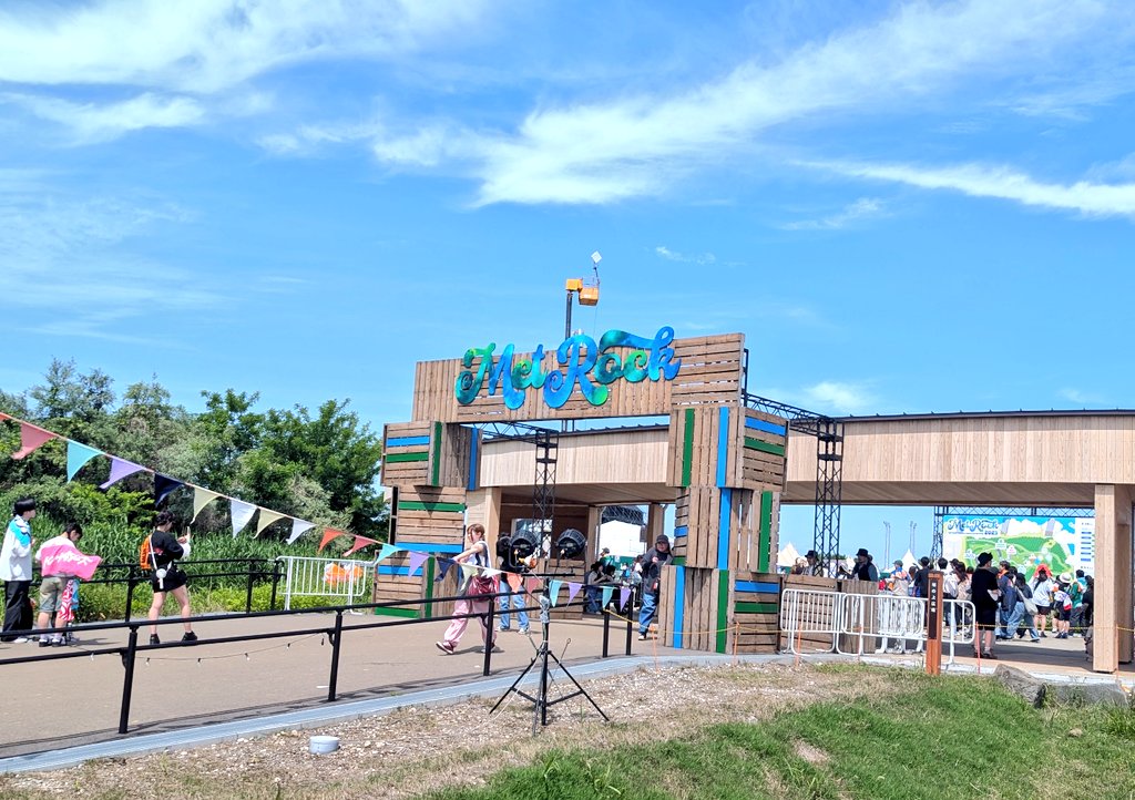 Chevonはやっぱり最高だったし、
UVERworldは好きになって良かったと改めて思えるようなライブだった。
G overは初めてだったけど、また観たいなと思って7月のワンマン急いで予約してしまった。
#メトロック
#Chevon
#UVERworld
#Gover