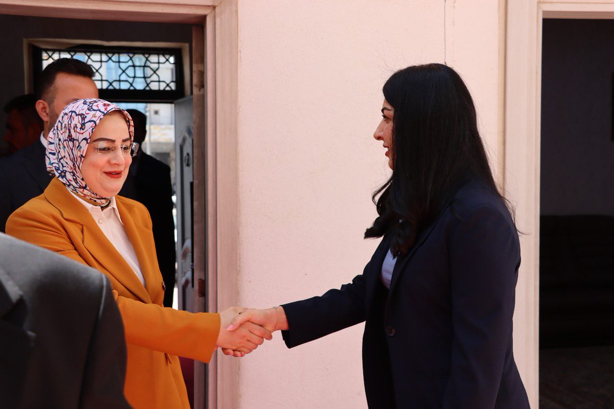 بەسەرۆکایەتی عبدالقادر بازرگان سەرۆکی پارتی چاکسازی تورکمان سەردانی بارەگای مەکتەبی پەیوەندییەکانی گشتی پارتی دیموکراتی کوردستان کرا 
Abdulkadir Bazergan  Türkmen reform  Partisi başkanı başkanlığında Kürdistan demokrat Partisi’ni ziyaret edildi siyasi gelişmeler ele alındı